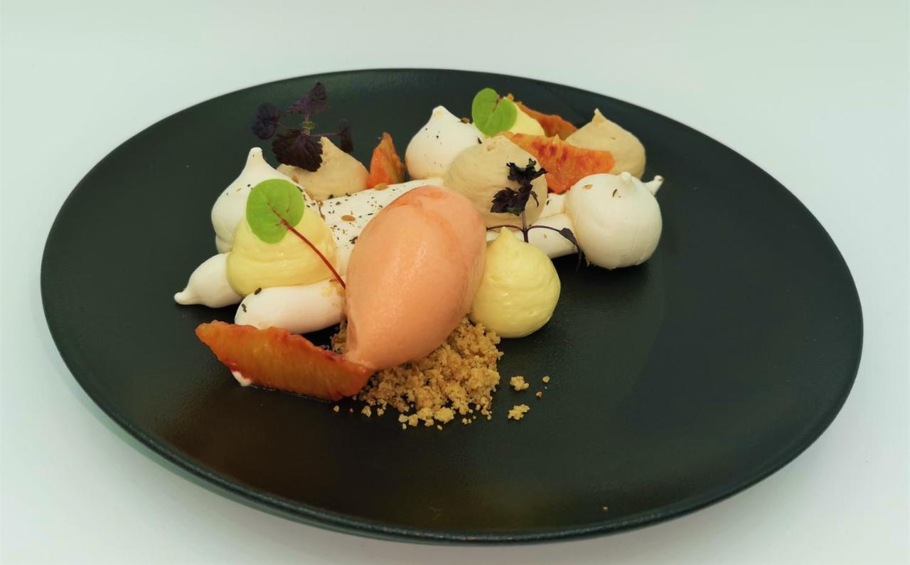 Logis Hotel Le Relais De La Poste Restaurant Le Fil Du Temps Thury-Harcourt-le-Hom Εξωτερικό φωτογραφία