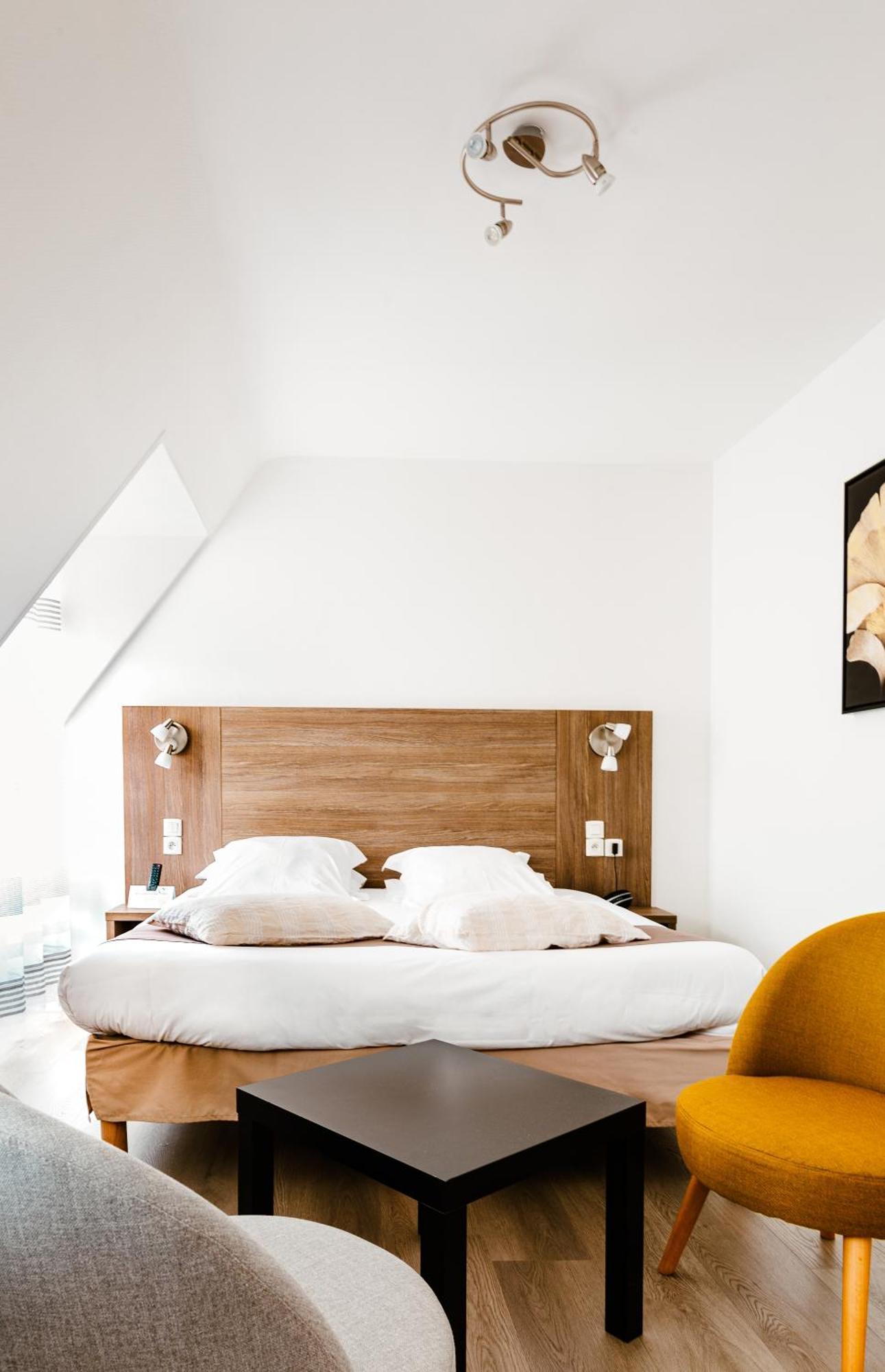 Logis Hotel Le Relais De La Poste Restaurant Le Fil Du Temps Thury-Harcourt-le-Hom Εξωτερικό φωτογραφία