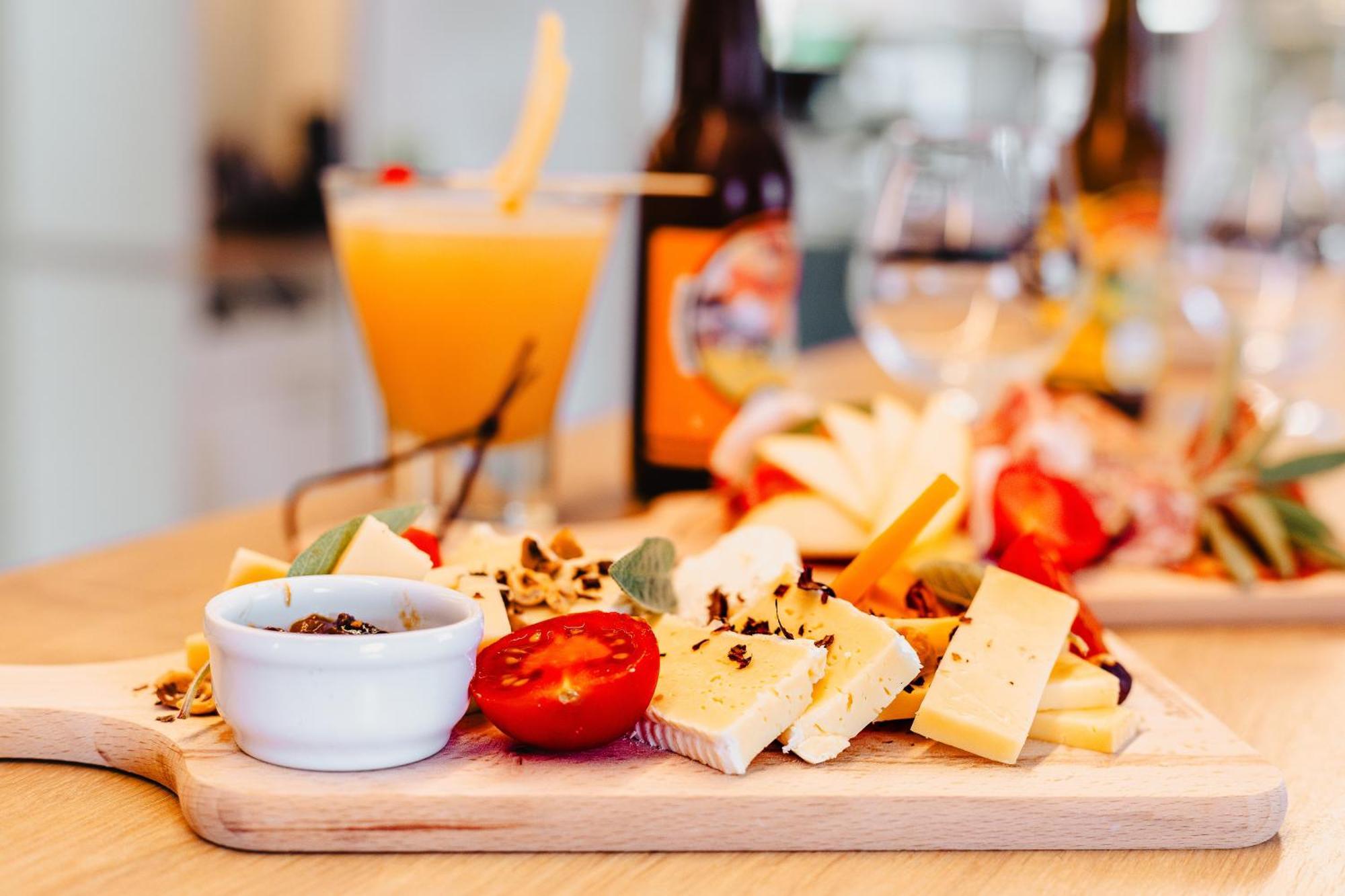 Logis Hotel Le Relais De La Poste Restaurant Le Fil Du Temps Thury-Harcourt-le-Hom Εξωτερικό φωτογραφία