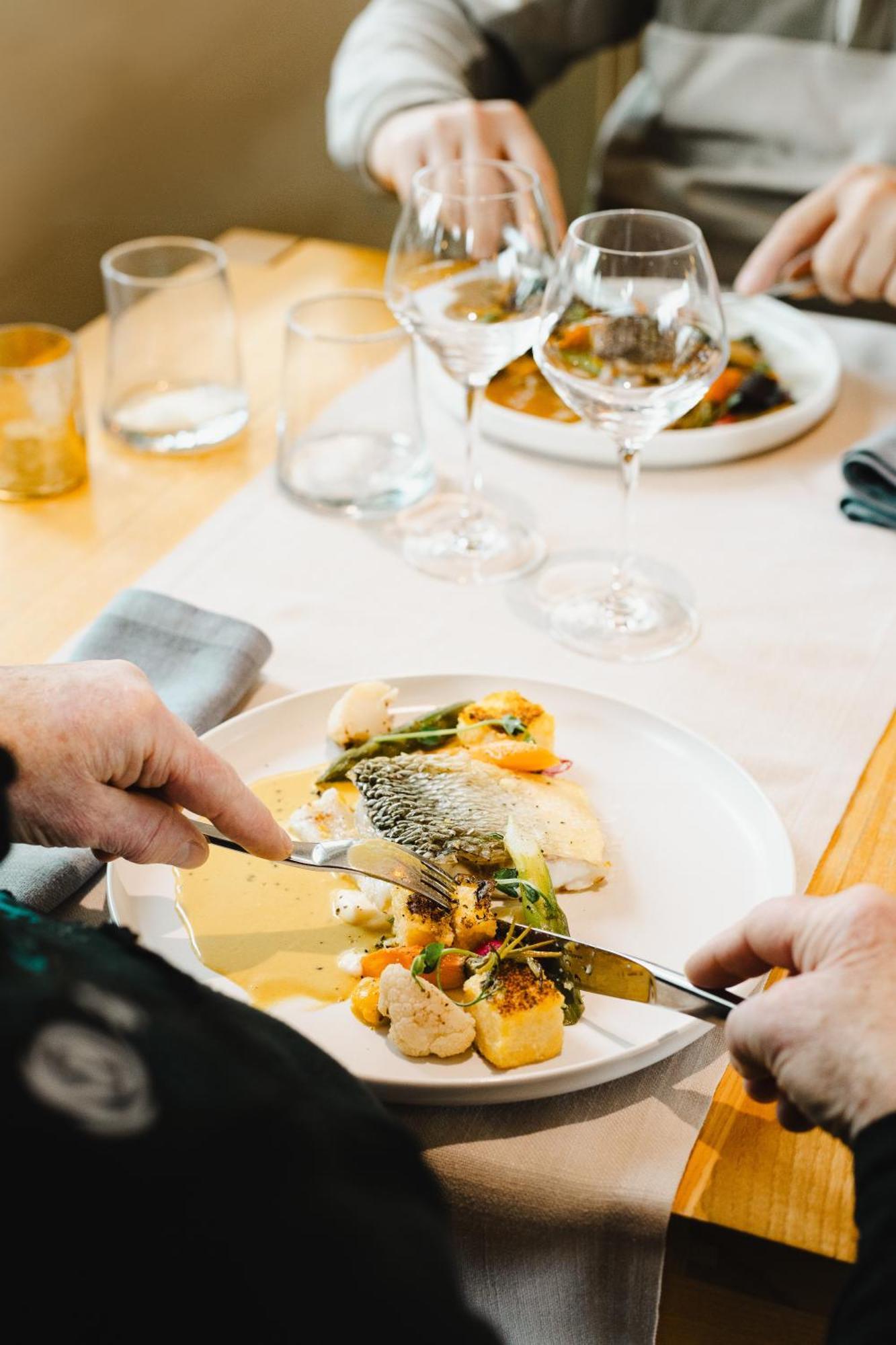 Logis Hotel Le Relais De La Poste Restaurant Le Fil Du Temps Thury-Harcourt-le-Hom Εξωτερικό φωτογραφία