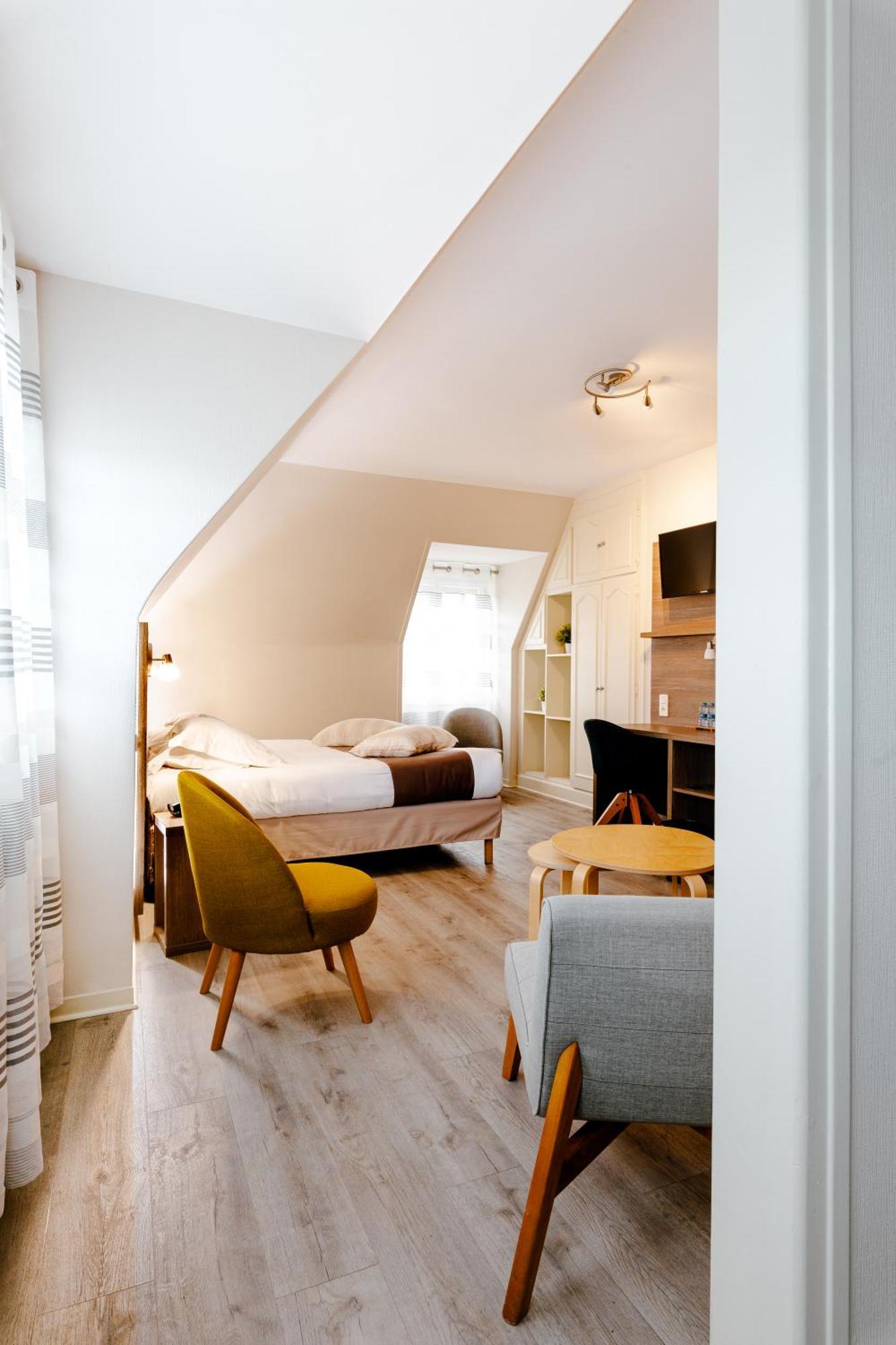 Logis Hotel Le Relais De La Poste Restaurant Le Fil Du Temps Thury-Harcourt-le-Hom Εξωτερικό φωτογραφία