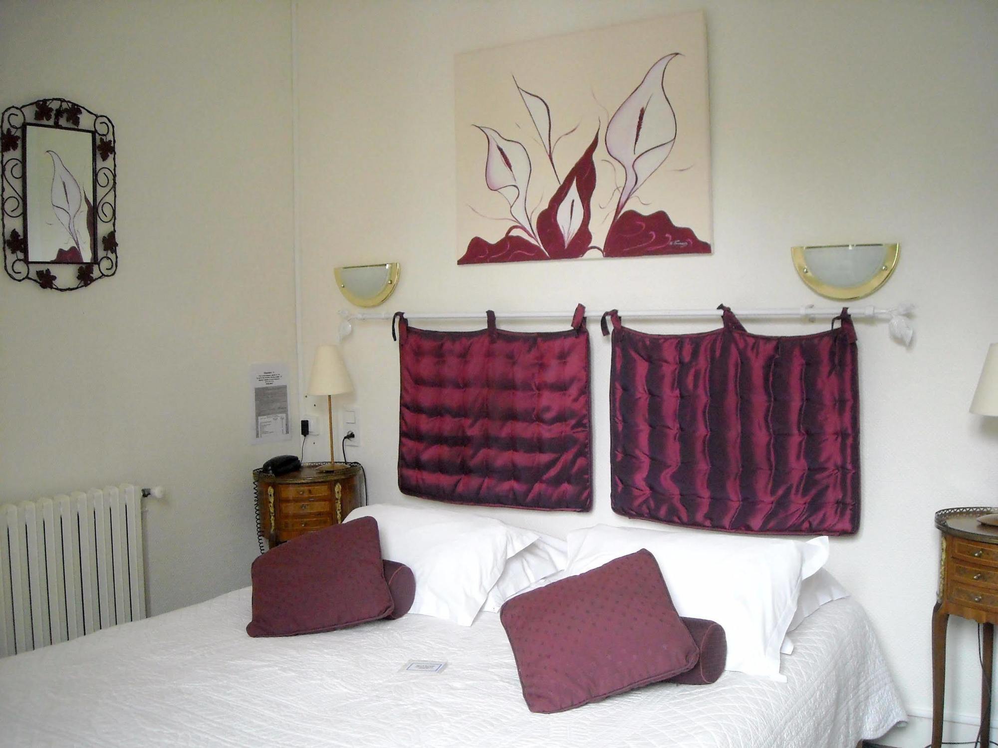 Logis Hotel Le Relais De La Poste Restaurant Le Fil Du Temps Thury-Harcourt-le-Hom Εξωτερικό φωτογραφία