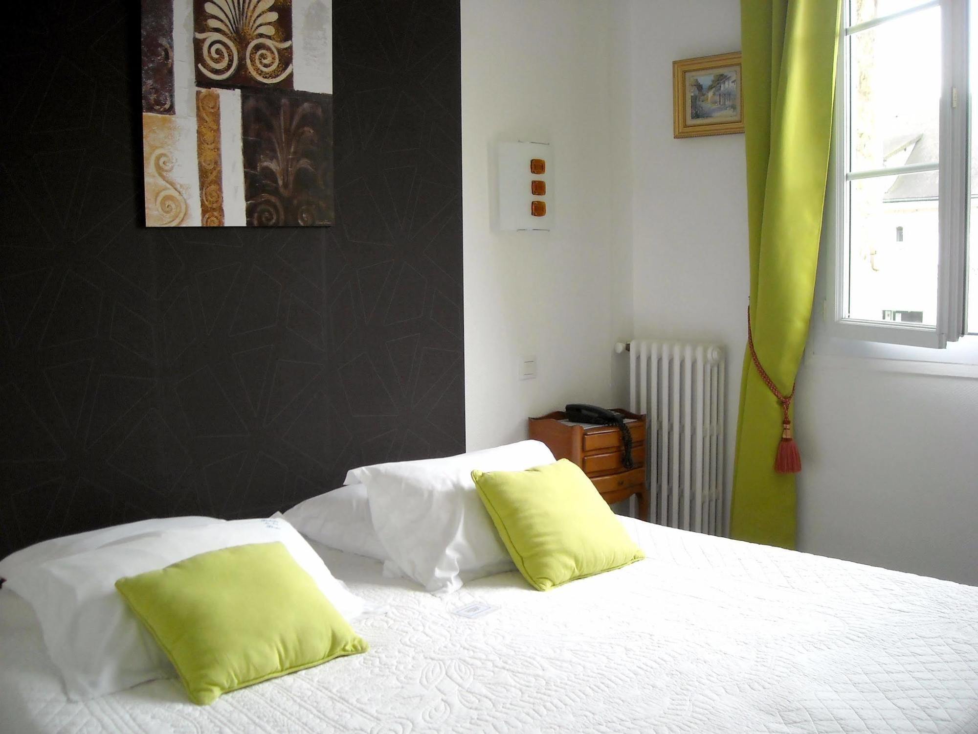 Logis Hotel Le Relais De La Poste Restaurant Le Fil Du Temps Thury-Harcourt-le-Hom Εξωτερικό φωτογραφία