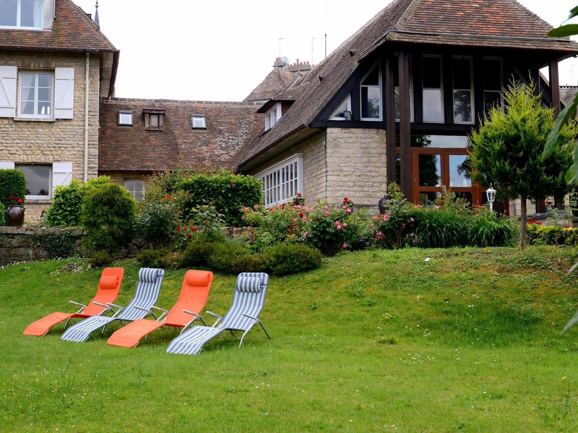 Logis Hotel Le Relais De La Poste Restaurant Le Fil Du Temps Thury-Harcourt-le-Hom Εξωτερικό φωτογραφία
