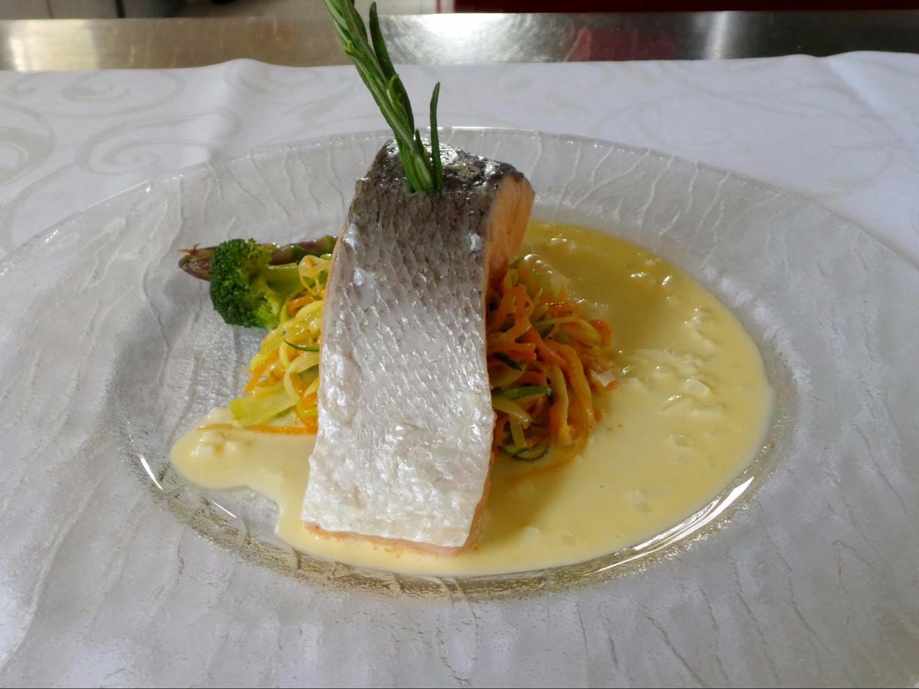 Logis Hotel Le Relais De La Poste Restaurant Le Fil Du Temps Thury-Harcourt-le-Hom Εξωτερικό φωτογραφία