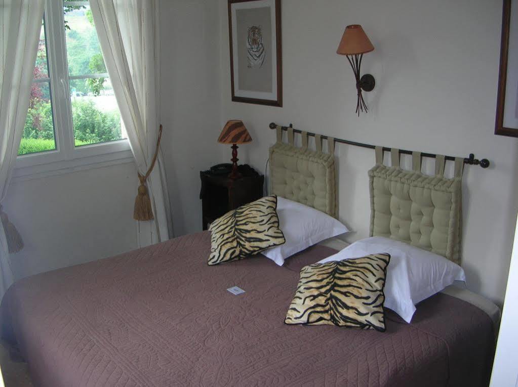 Logis Hotel Le Relais De La Poste Restaurant Le Fil Du Temps Thury-Harcourt-le-Hom Εξωτερικό φωτογραφία