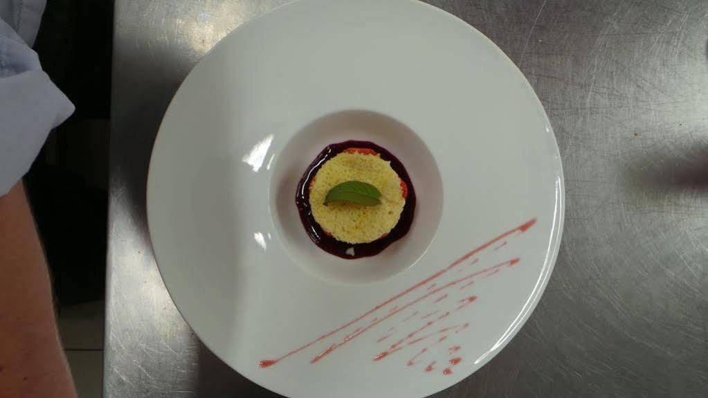Logis Hotel Le Relais De La Poste Restaurant Le Fil Du Temps Thury-Harcourt-le-Hom Εξωτερικό φωτογραφία