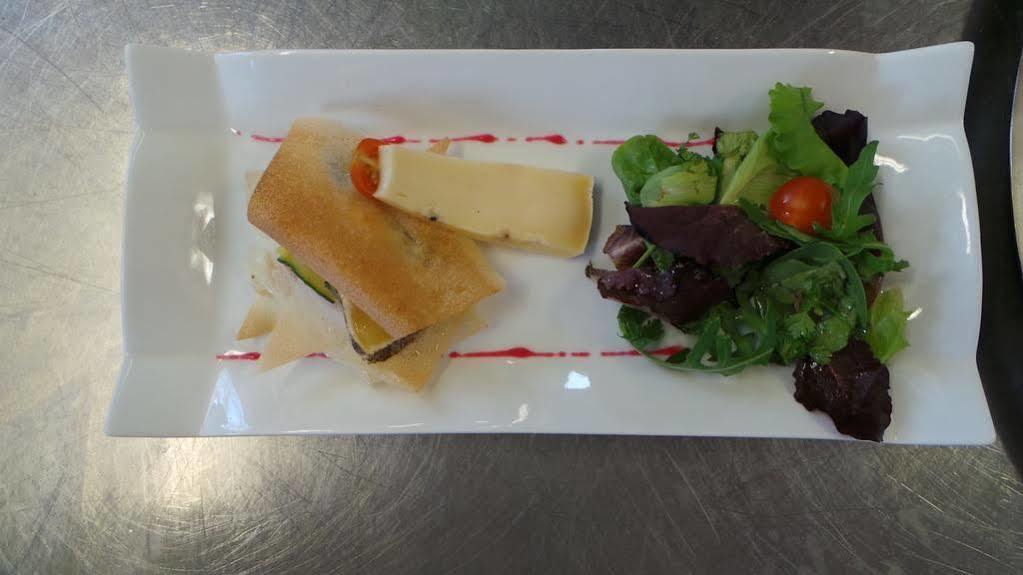 Logis Hotel Le Relais De La Poste Restaurant Le Fil Du Temps Thury-Harcourt-le-Hom Εξωτερικό φωτογραφία
