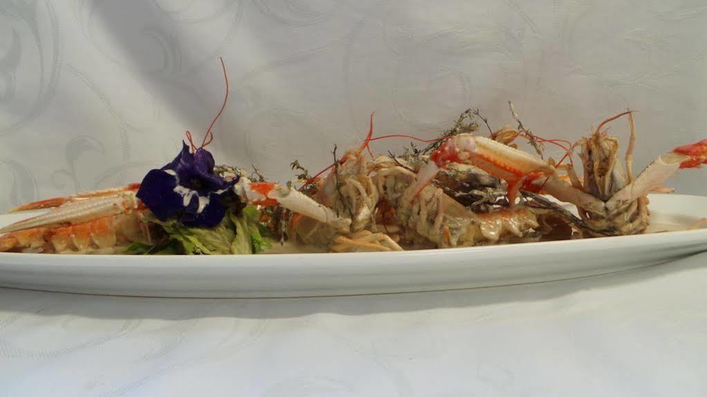 Logis Hotel Le Relais De La Poste Restaurant Le Fil Du Temps Thury-Harcourt-le-Hom Εξωτερικό φωτογραφία