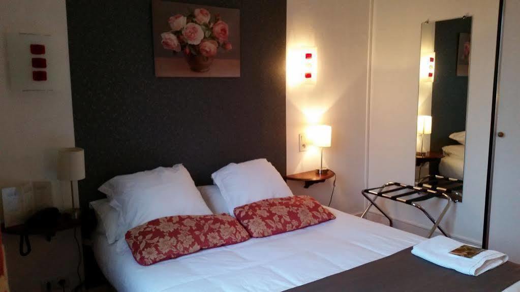 Logis Hotel Le Relais De La Poste Restaurant Le Fil Du Temps Thury-Harcourt-le-Hom Εξωτερικό φωτογραφία