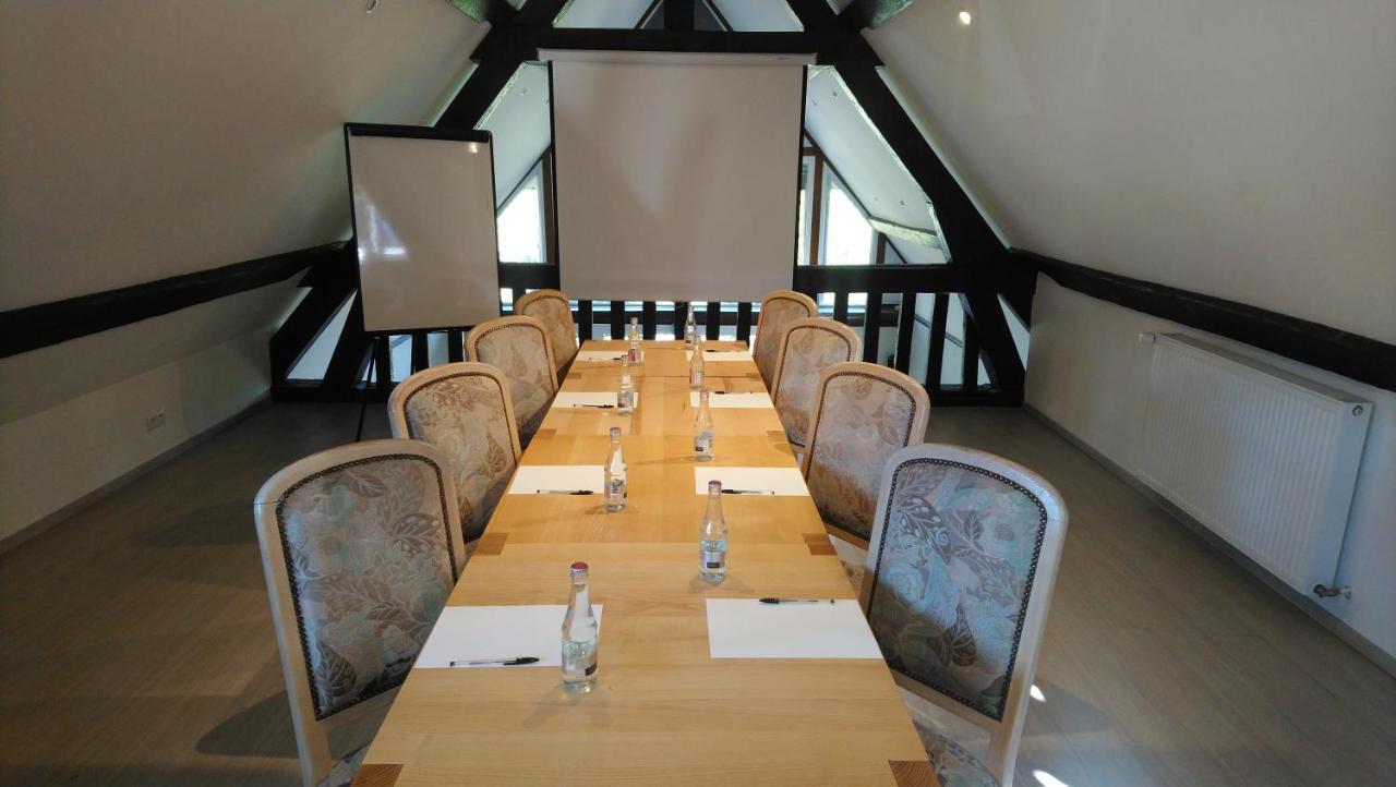 Logis Hotel Le Relais De La Poste Restaurant Le Fil Du Temps Thury-Harcourt-le-Hom Εξωτερικό φωτογραφία
