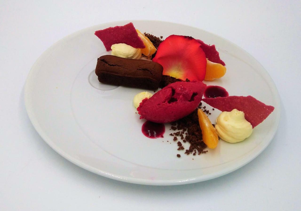 Logis Hotel Le Relais De La Poste Restaurant Le Fil Du Temps Thury-Harcourt-le-Hom Εξωτερικό φωτογραφία